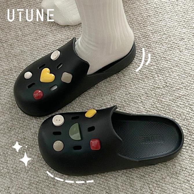 UTUNE Unisex Slippers with Geometric Pattern Sticker Soft, Thick Sole, Breathable and Lightweight Sh