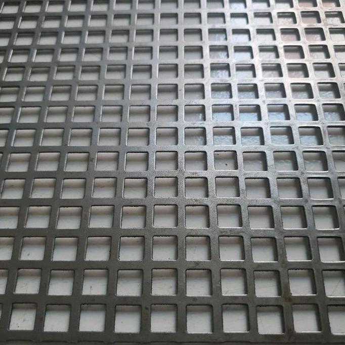 Plat Besi Lubang Kotak Tebal 1 mm Ukuran Custom