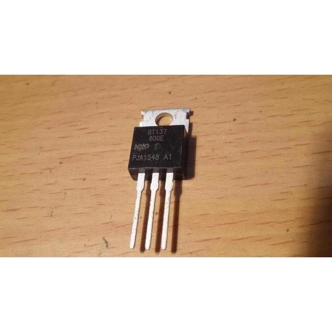 TRIAC BT137 BT 137 600V 8A 8 AMPERE SAF12