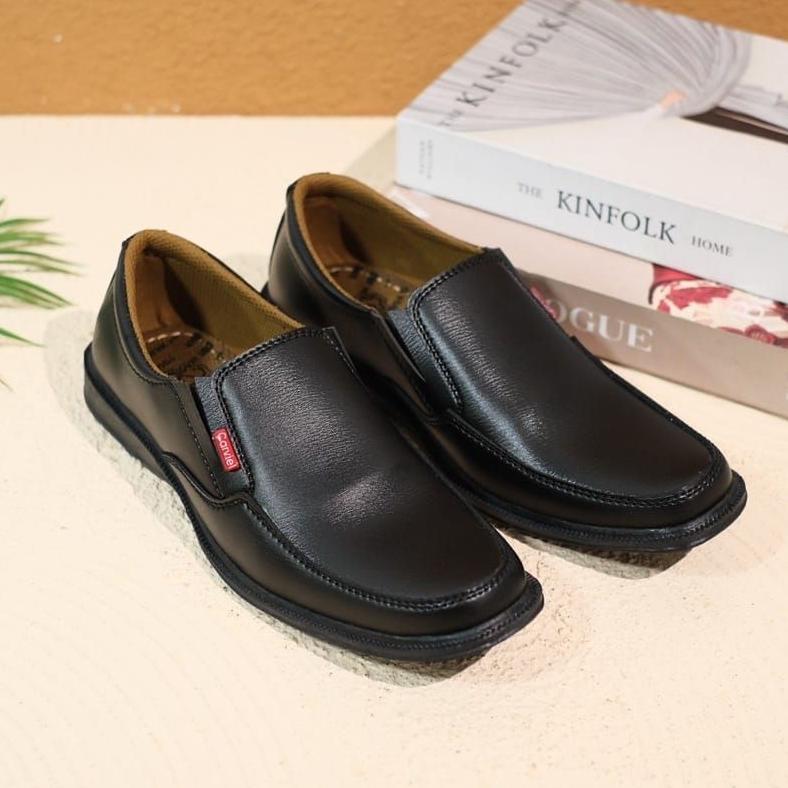 CUCI GUDANG Sepatu Pantofel Kulit KICKERS / Sepatu Kantor Terbaru