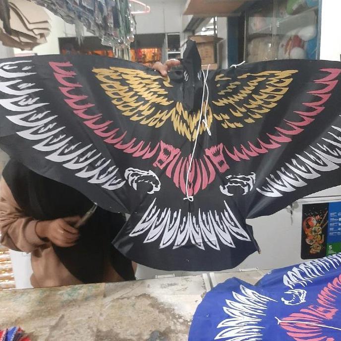 Layangan hias burung garuda