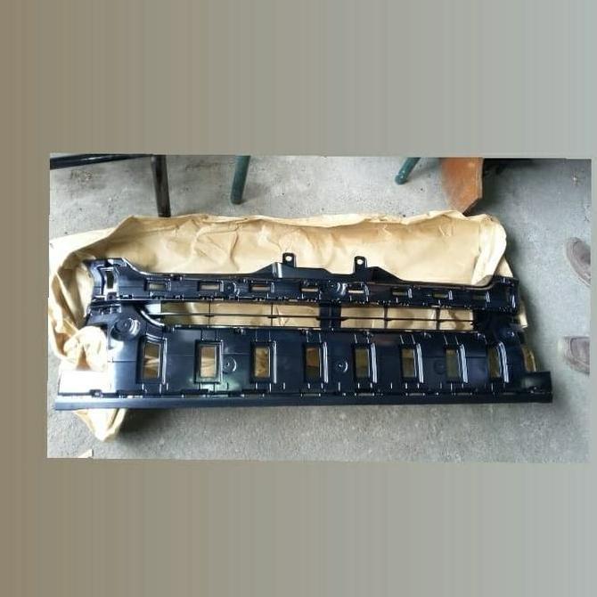 Bracket Grille Hiace 2015 - 2018