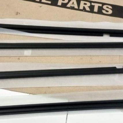 Pelipit Kaca Pintu Luar Set Ori Land Cruiser Cygnus