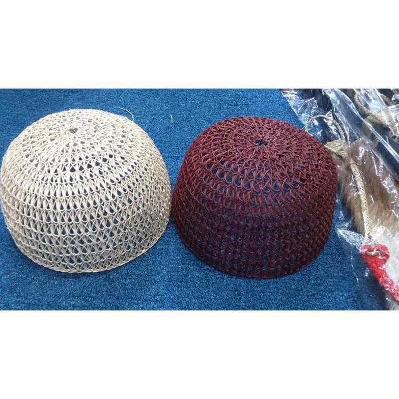 Peci Rotan. Kopiah Khas Kalimantan Bentuk Bulat
