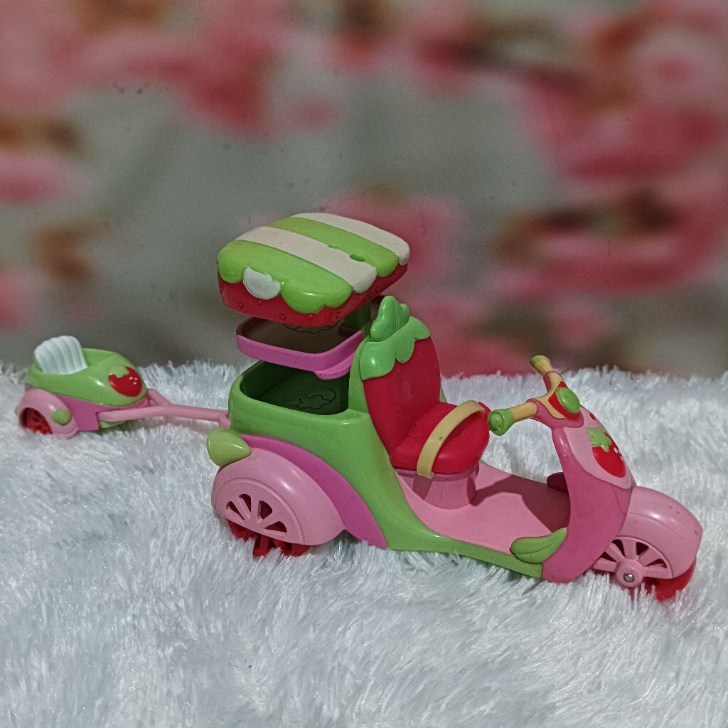 Strawberry Shortcake Scooter Preloved