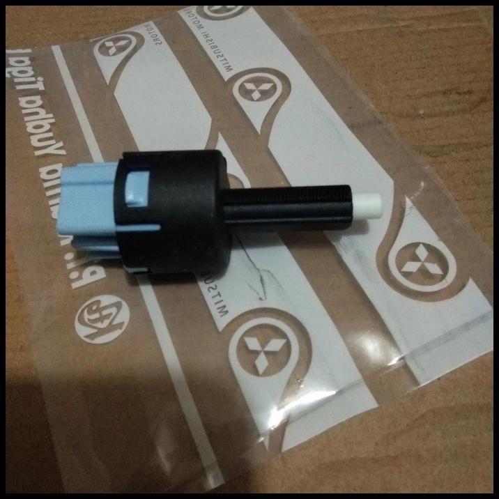 TERLARIS STOP SWITCH / SWITCH REM MITSUBISHI MIRAGE OUTLANDER PAJERO 