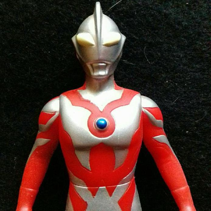 Bandai 14 Cm UHS Ultra Hero Series Ultraman Belial Early Style