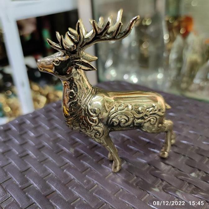 patung rusa emas bahan tembaga