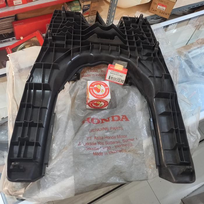 Step Floor Karpet Pijakan Lantai Honda Beat Karbu Ori 64310-Kvy-900 Original Dan Terpercaya