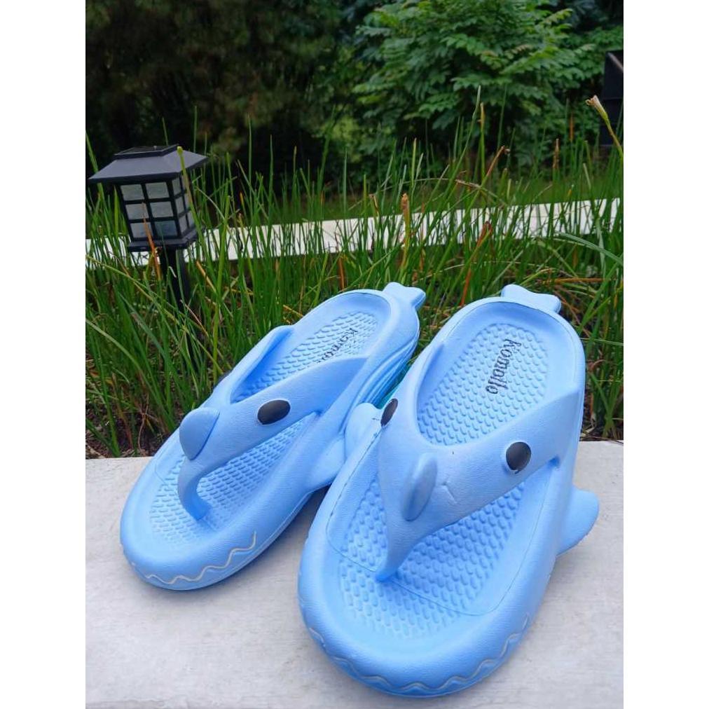 Gratong Sendal Jepit Ikan Hiu Baby Shark Komollo Nyaman