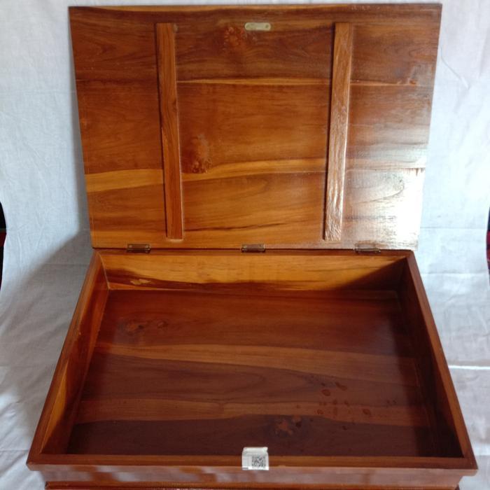 Kotak Tempat Penyimpan Pusaka Kayu Jati Ukir