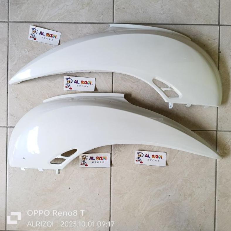 Cuci Gudang  Merek Win/Vr Cover Body Belakang Scoopy Old Karbu Putih Harga Sepasang