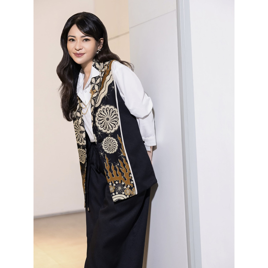 Melvee Batik - Tara Vest - X Ivi Santoso Vol. 3 - Vest Batik Modern Wanita Black Casual Sopan Kantor