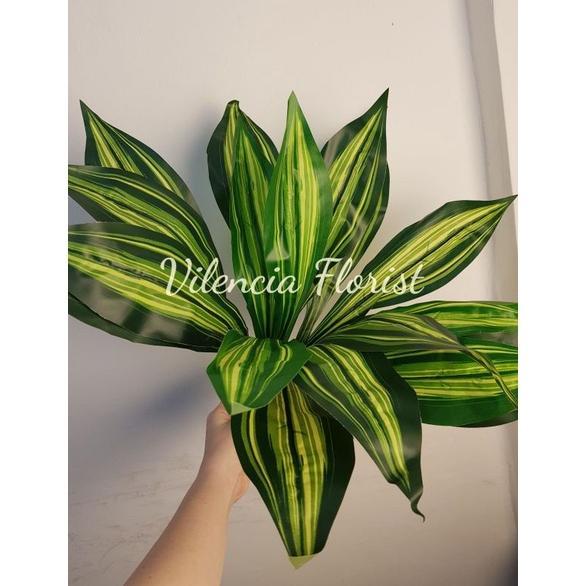 Daun plastik palsu besar dekorasi backdrop pelaminan taman