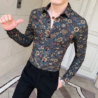 Kemeja pria lengan panjang bermotif, atasan floral slim-fit yang stylish dan serbaguna.