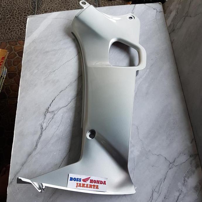 SPAREPART SUPRA X : 64450-KEV-880FMH SAYAP LEKSIL DALAM KIRI SILVER SUPRA X 100 LAMA ORI AHM