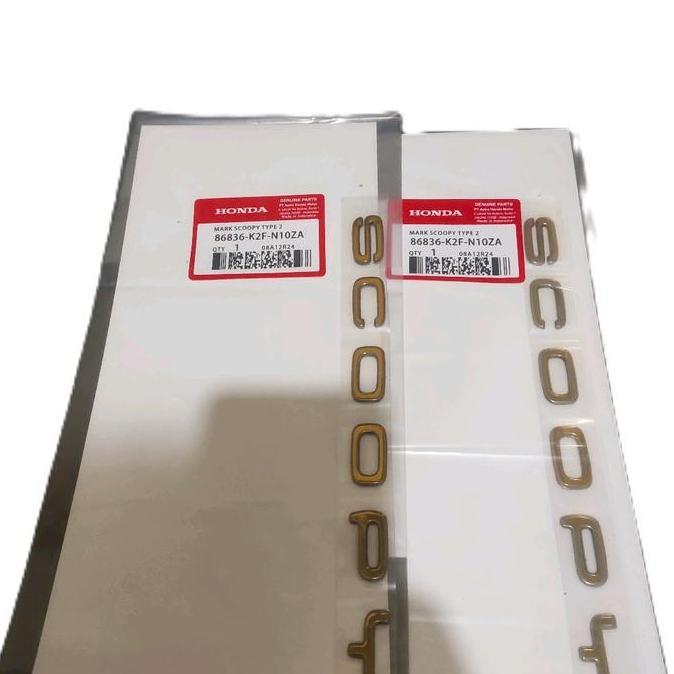 Emblem Scoopy Prestige Type 2 Gold Original Tahun 2020-2022. 86836-K2F-N10ZA