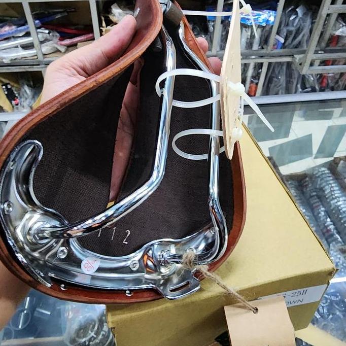 Sadel Gyes Original Kulit Asli Gs 025H Bolong  - Gyes Taiwan