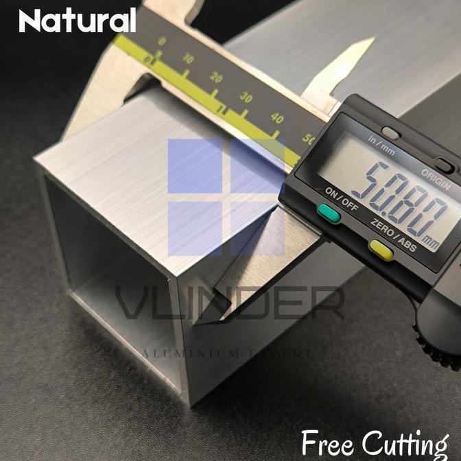 Hollow Aluminium 50.8 mm x 50.8 mm x t. 3.18 mm