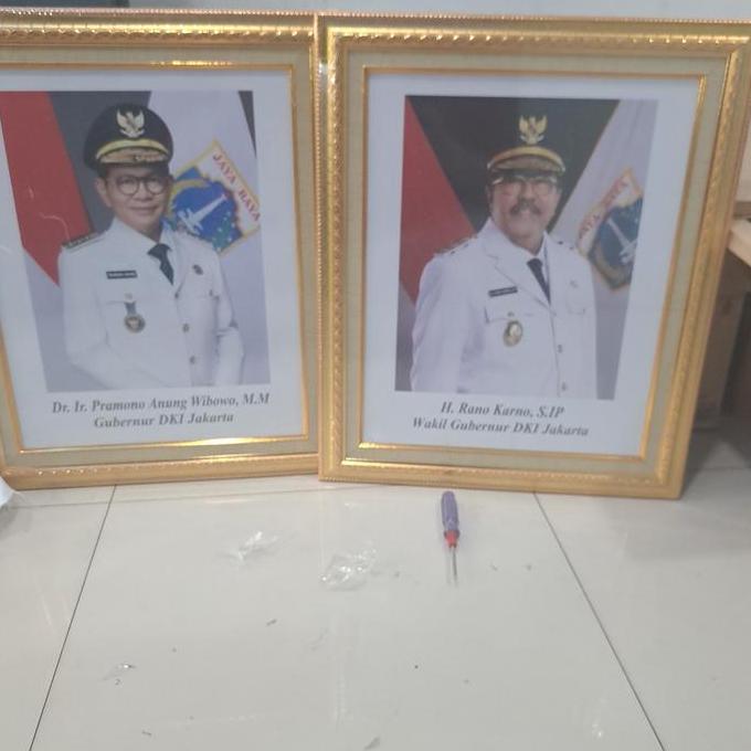 bingkai foto gubernur dan wakil gubernur dki ukuran 35 x 45 cm
