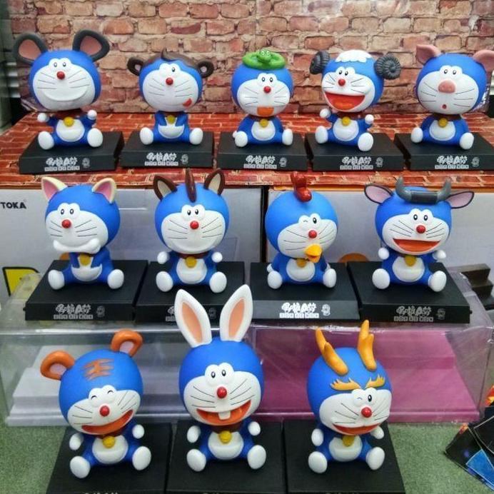 Pajangan Dashboard Mobil Kepala Goyang Doraemon Shio Zodiac