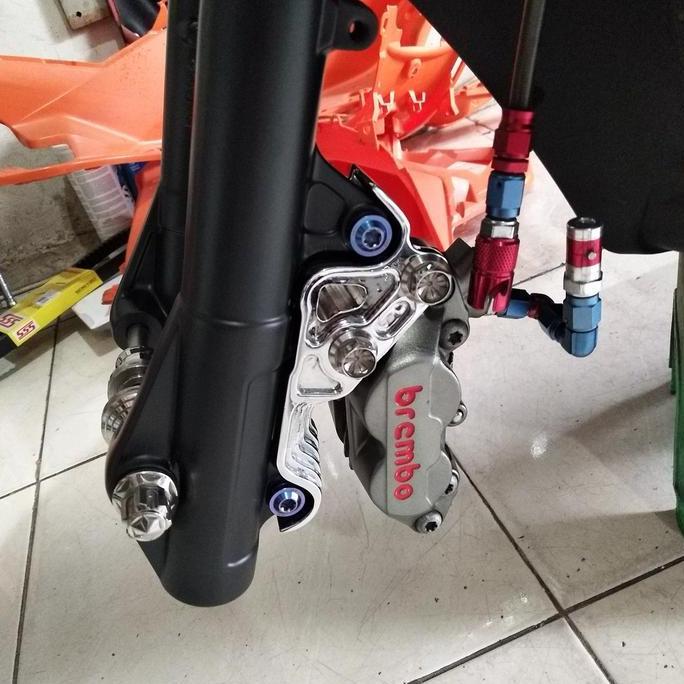 breket kaliper brembo 4p motor pcx lokal dan cbu