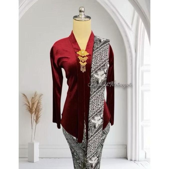 wigunadarmahi - setelan kebaya bludru maroon / kebaya + selendang + jarik motif parang kusumo