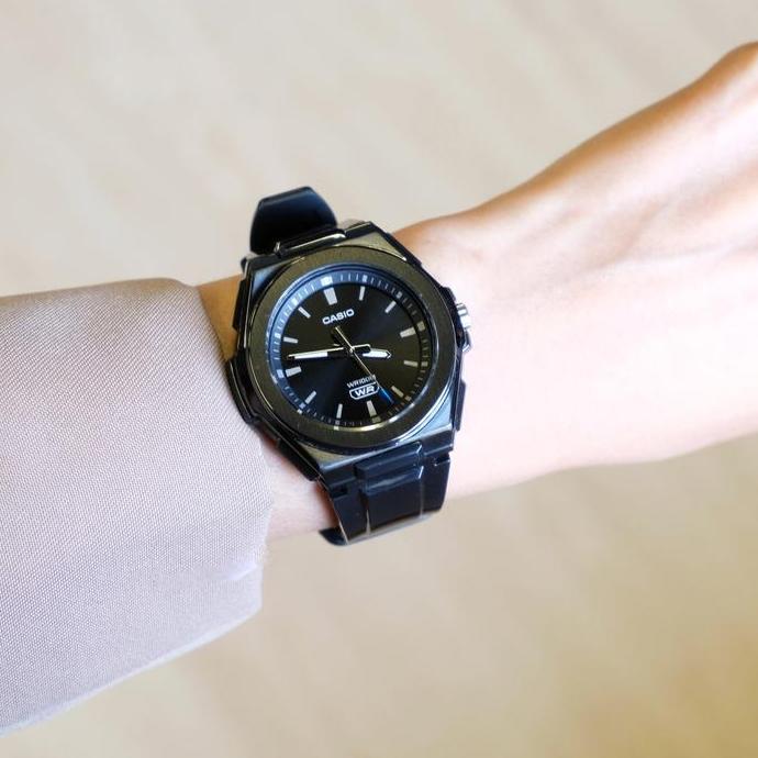 CASIO LWA-300HB-1EVDF Jam Tangan Wanita Hitam LWA300HB