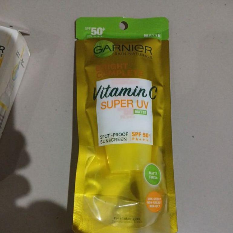 [15ml/30 ml] Garnier Sunscreen Light / Bright Complete Vitamin C Super UV Matte Finish / Natural Fin