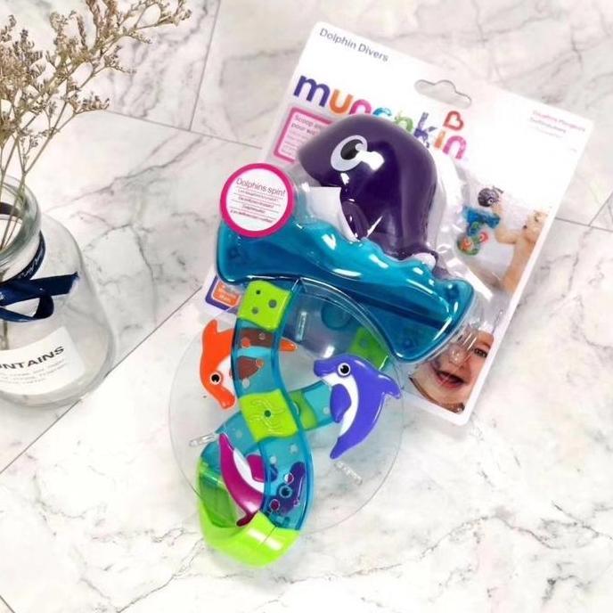 munchkin dolphin divers bath toys mainan mandi anak