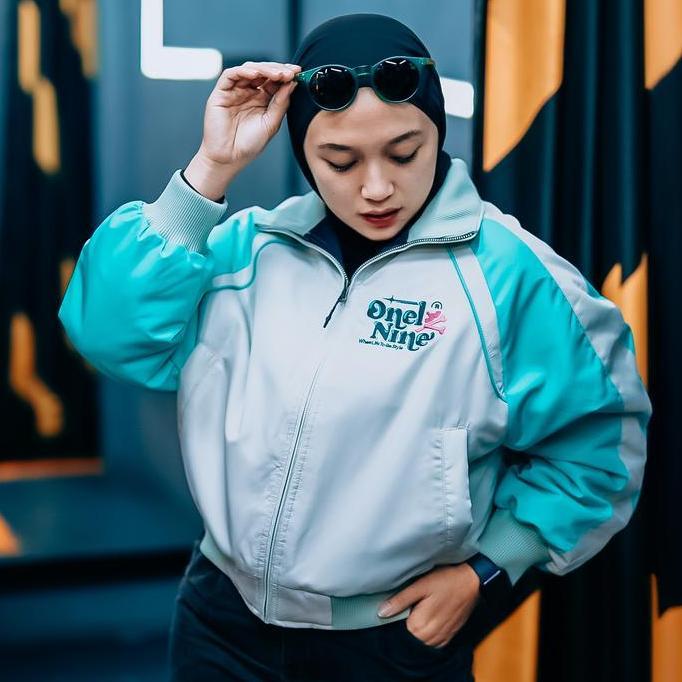 Oneonenine Jaket Crop Eva Mint Green - Jaket Varsity Wanita