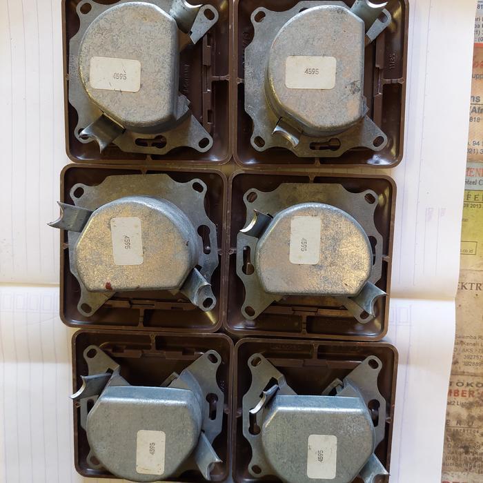 New Berker Socket Outlet Stop Kontak Tv Dan Radio Coklat..Stock/Type Lama
