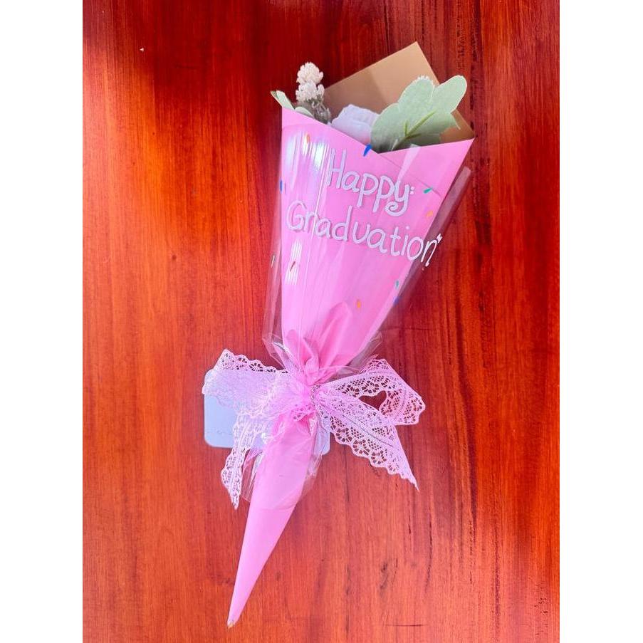 Buket Bunga Mawar Ada tulisan Happy Graduation, Ilove You, Romantis