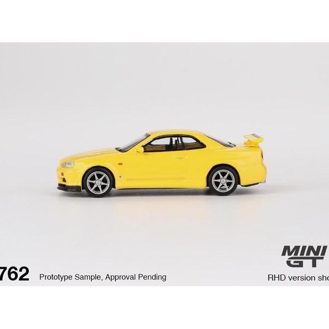 MINIGT 1/64 - 593 NISSAN GTR R35 NISMO GT3 #23 KCMG 2018 - 706 PORSCHE 911 (992) GT3 RS WEISSACH PAC
