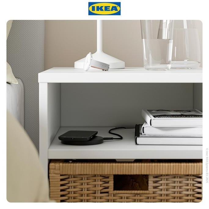 IKEA VIHALS Meja Samping Tempat Tidur Dengan Roda 37x37 cm