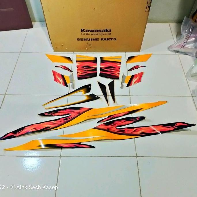 STICKER BODY STRIPING ZX130 KUNING API 40210-0610 READY STOCK