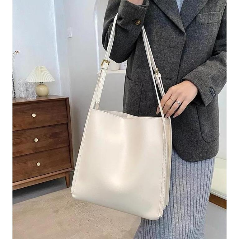 Tas Slempang Wanita Terbaru 2022 Azira /Tas Wanita Model Baru Viral/Tas Kuliah Tote