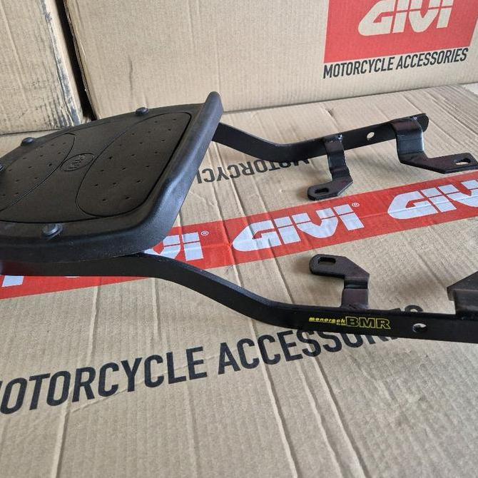 Sepaket box givi e20 dan breket vixion - byson - cb150 - nmax - pcx - adv - beat - vario 110 125 150