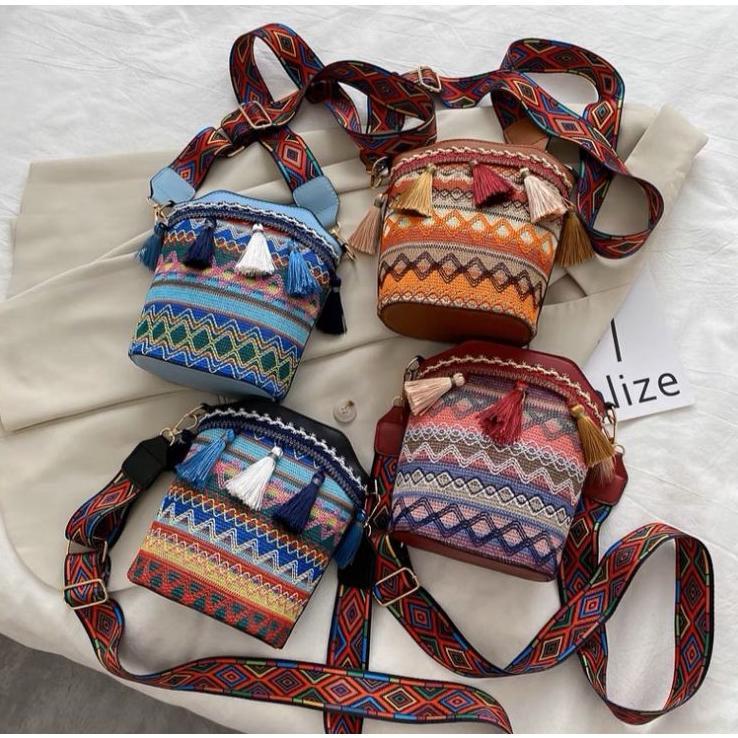 Tas etnik selempang / Tas wanita selempang