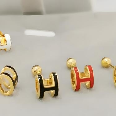 Anting Huruf H Tiga Dimensi Anting Sekrup Mini Glasir Tetes Putih, Hitam, Oranye-Merah Anting Kecil