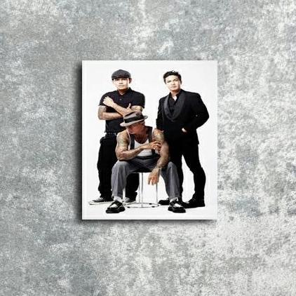 POSTER DEKOR DINDING SUPERMAN IS DEAD FB27