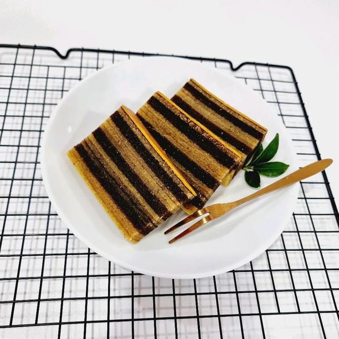 Torta- Lapis Legit Fika Cakes  Basah Dan Lembut Fresh From The Oven