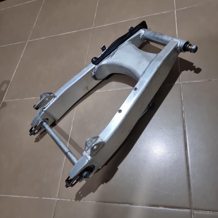 SWINGARM ARM DOUBLE SHOCK HONDA CB 400 VTECH ORIGINAL DAN TERPERCAYA