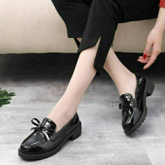 Sepatu Wanita / Sepatu Loafers Wanita / Sepatu Docmart Slavina / Bisa Cod