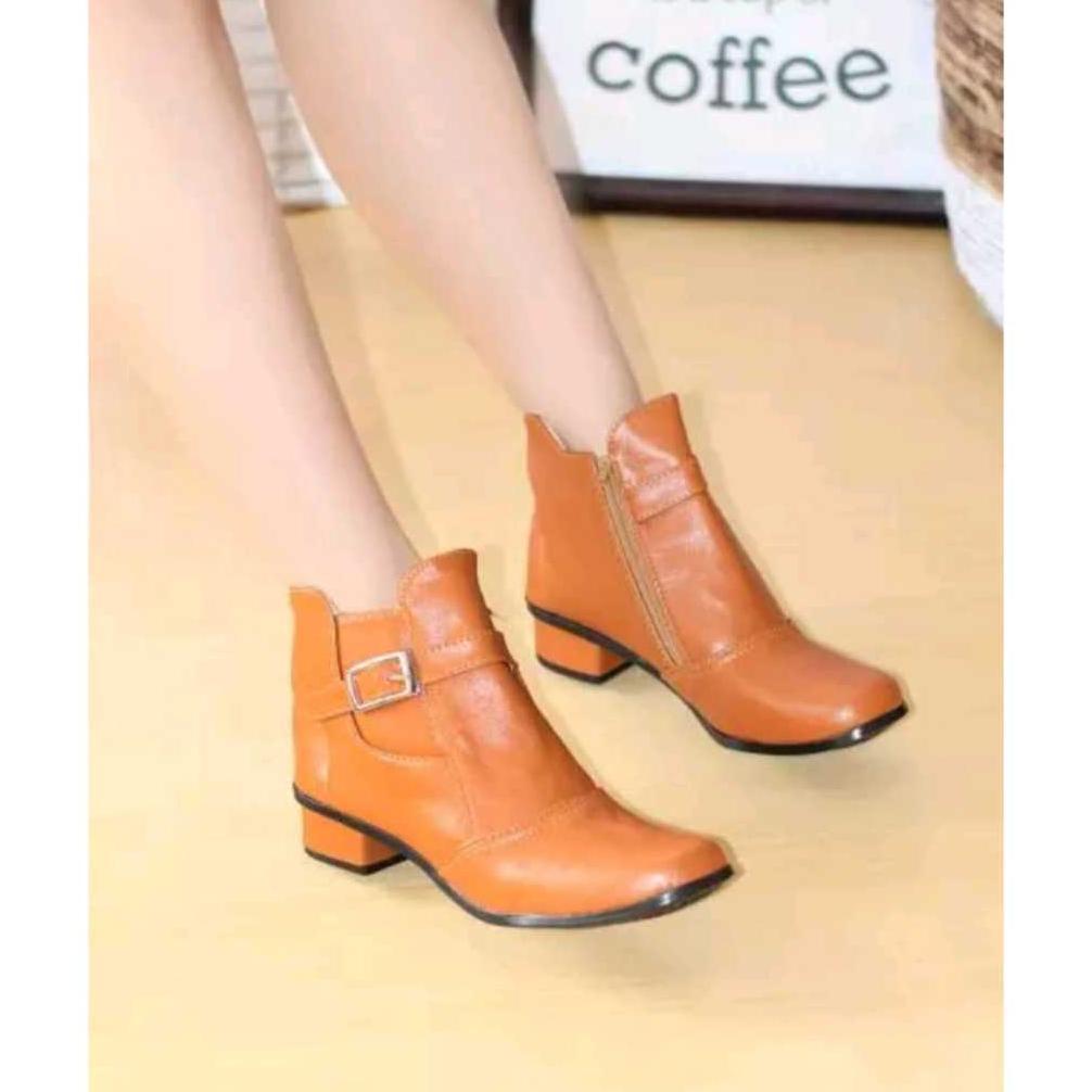 BIG SALE Sepatu boots wanita terbaru high heels 3cm