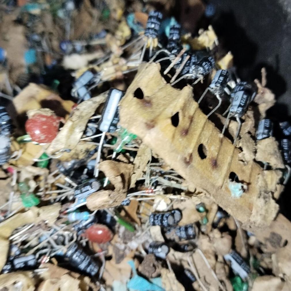 komponen 1kilo ,  dioada, transistor, elco dll campur