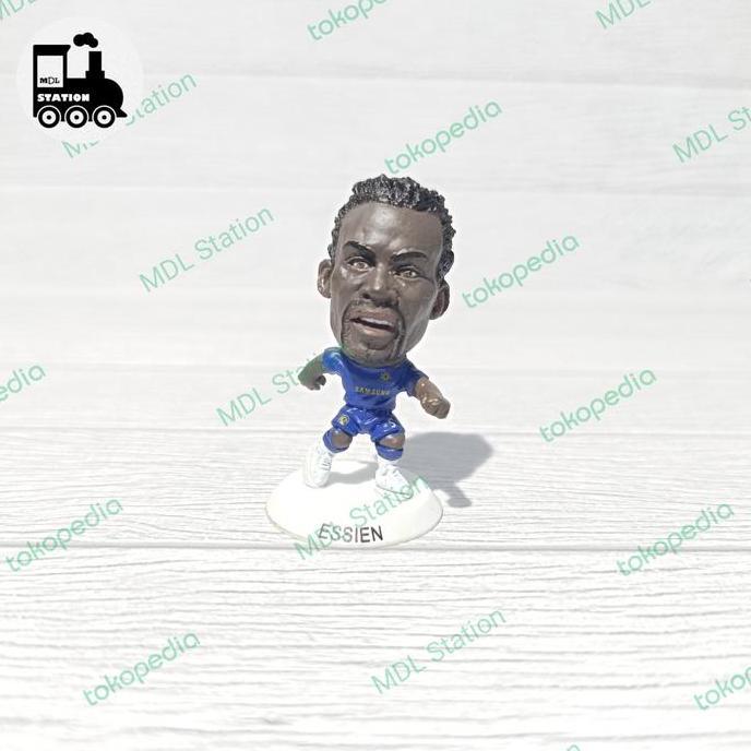 SOCCER STARZ SOCCER PLAYER MINI FIGURE - MICHAEL ESSIEN MDLS27