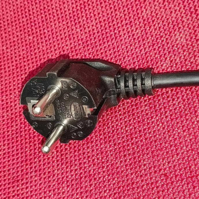 Nyui- Kabel Power L./Kabel Power Bengkok 1.8M