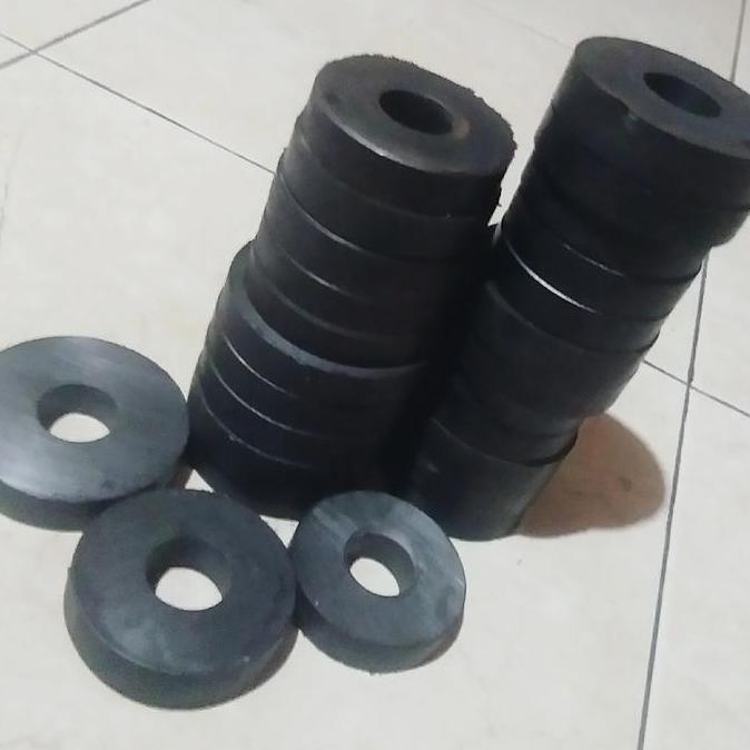 Magnet jenis ferrite model donat di ambil dari bekas magnet microwave