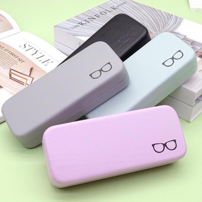 Kvinna- Kotak Kacamata Fashion Portabel Besi Tahan Tekanan  Logo Kacamata Box Kacamata Aesthetic B00